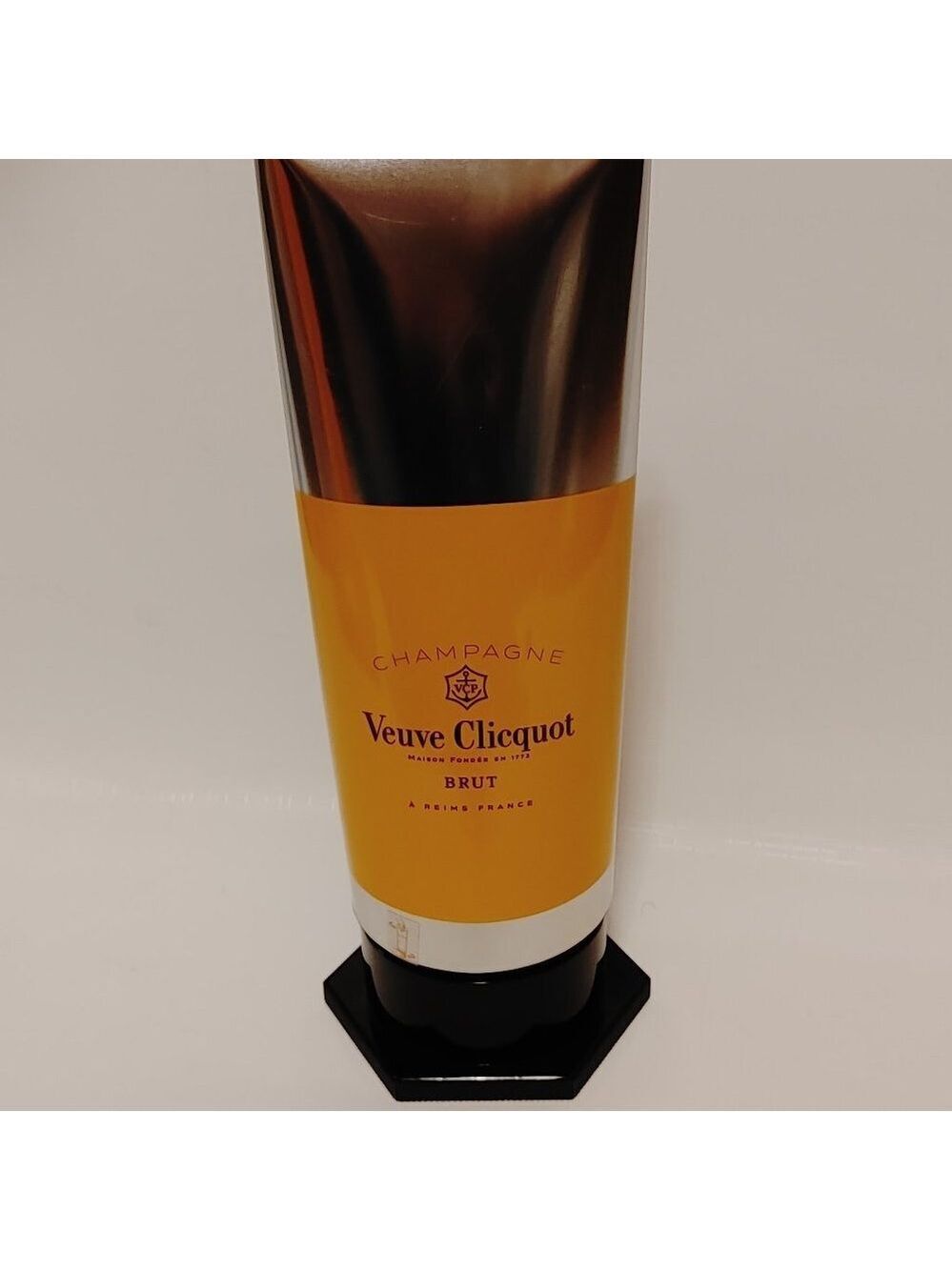 Veuve Clicquot tube of paint isothermal case champagne case Made in France